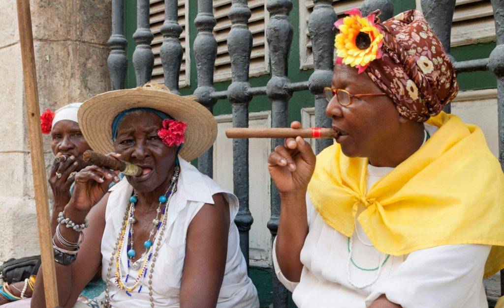 old-ladies-with-cigars-in-havana-cuba-1600x979