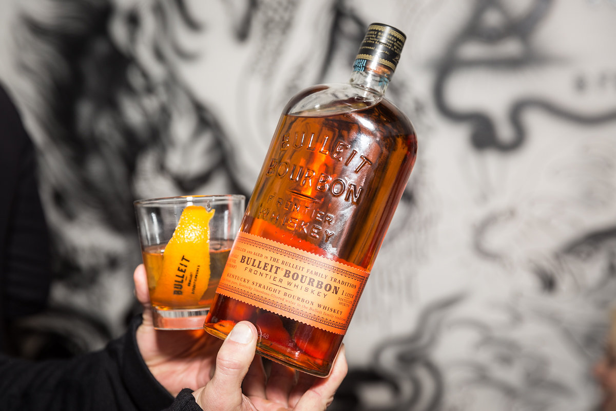 Буллет бурбон. Bulleit Bourbon. Джеймс Бурбон. Буллет рай Фронтье. Виски Ford.